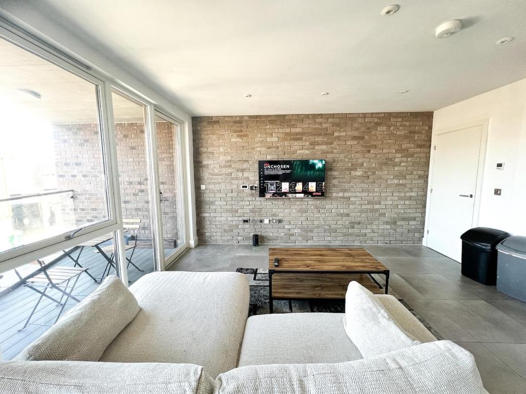 London | Broadway Market & London Fields | Modern 2 Bed 2 Bath Flat | Sleeps 4