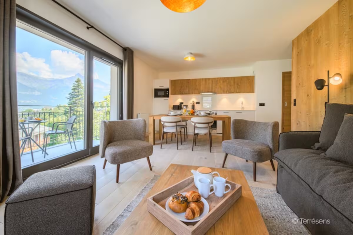 Saint-Gervais-les-Bains | Modern 3 Bed 2 Bath Chalet Apartment | Sleeps 8